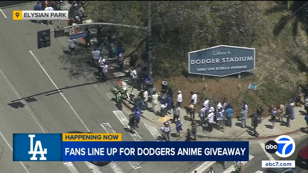 Fans line up for exclusive Dodgers One Piece anime giveaway