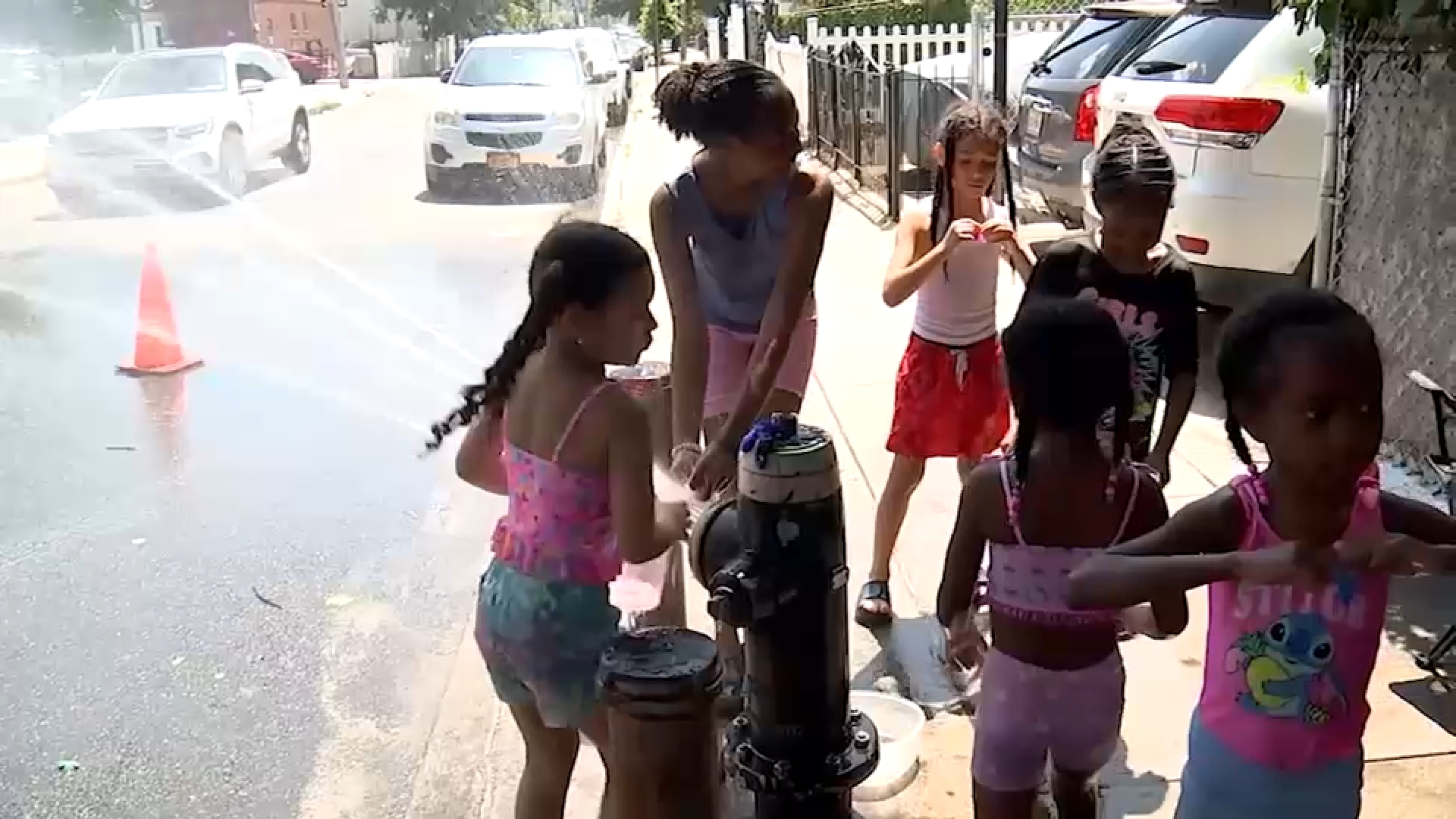 Intense heat knocks out power for thousands across NYC as residents search for relief