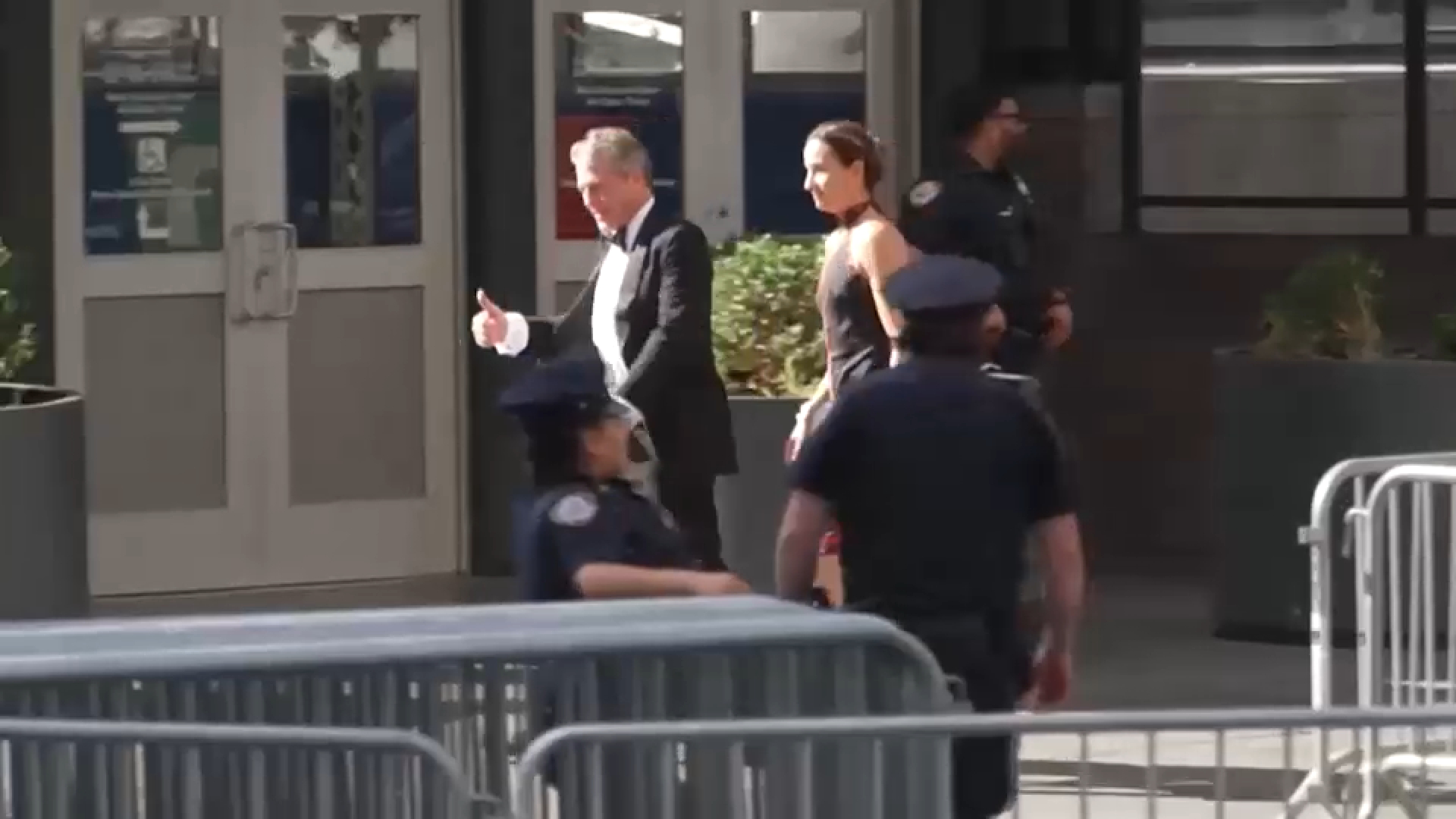 Guests begin to arrive at Taylor Swift, Travis Kelce rumored wedding festivities at MSG