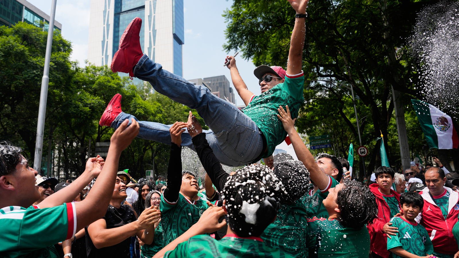 Y si si? Mexico fans dream of more wins in World Cup, singing ‘What if we do?’ Y si si? Mexico fans dream of more wins in World Cup, singing ‘What if we do?’