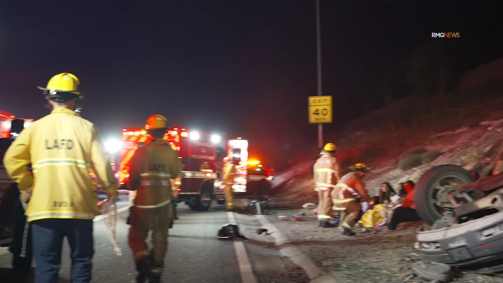 10 hurt, including children, in rollover crash on 5 Fwy. in Sun Valley