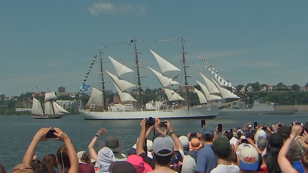 Parade of tall ships delights spectators in NYC