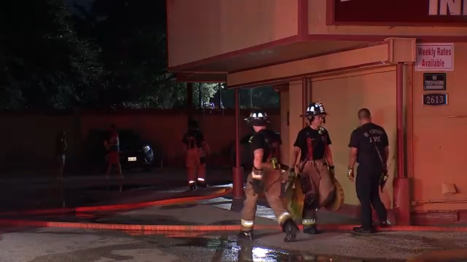 2 hospitalized after fire breaks out at hotel in Third Ward, Houston Fire Department says