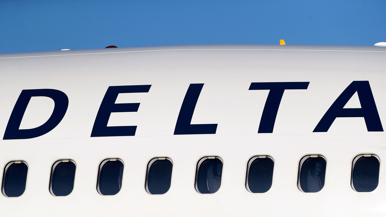 Delta pilot reports a close encounter with a July Fourth firework before landing in Chicago Delta pilot reports a close encounter with a July Fourth firework before landing in Chicago