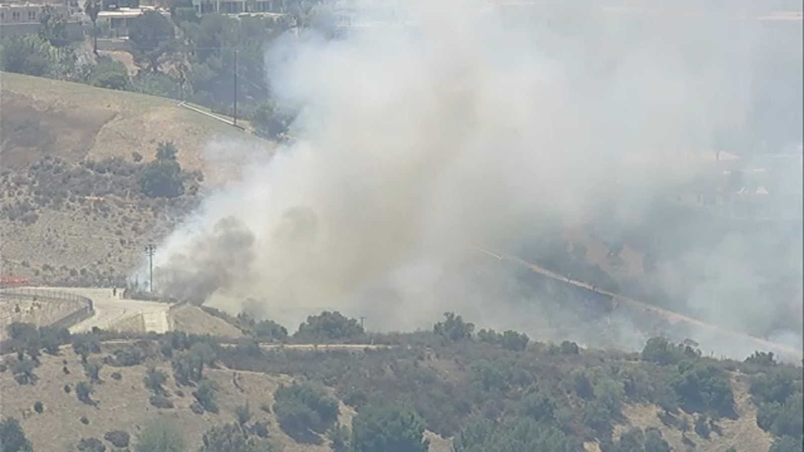Brush fire erupts in Encino near Sepulveda Basin Brush fire erupts in Encino near Sepulveda Basin