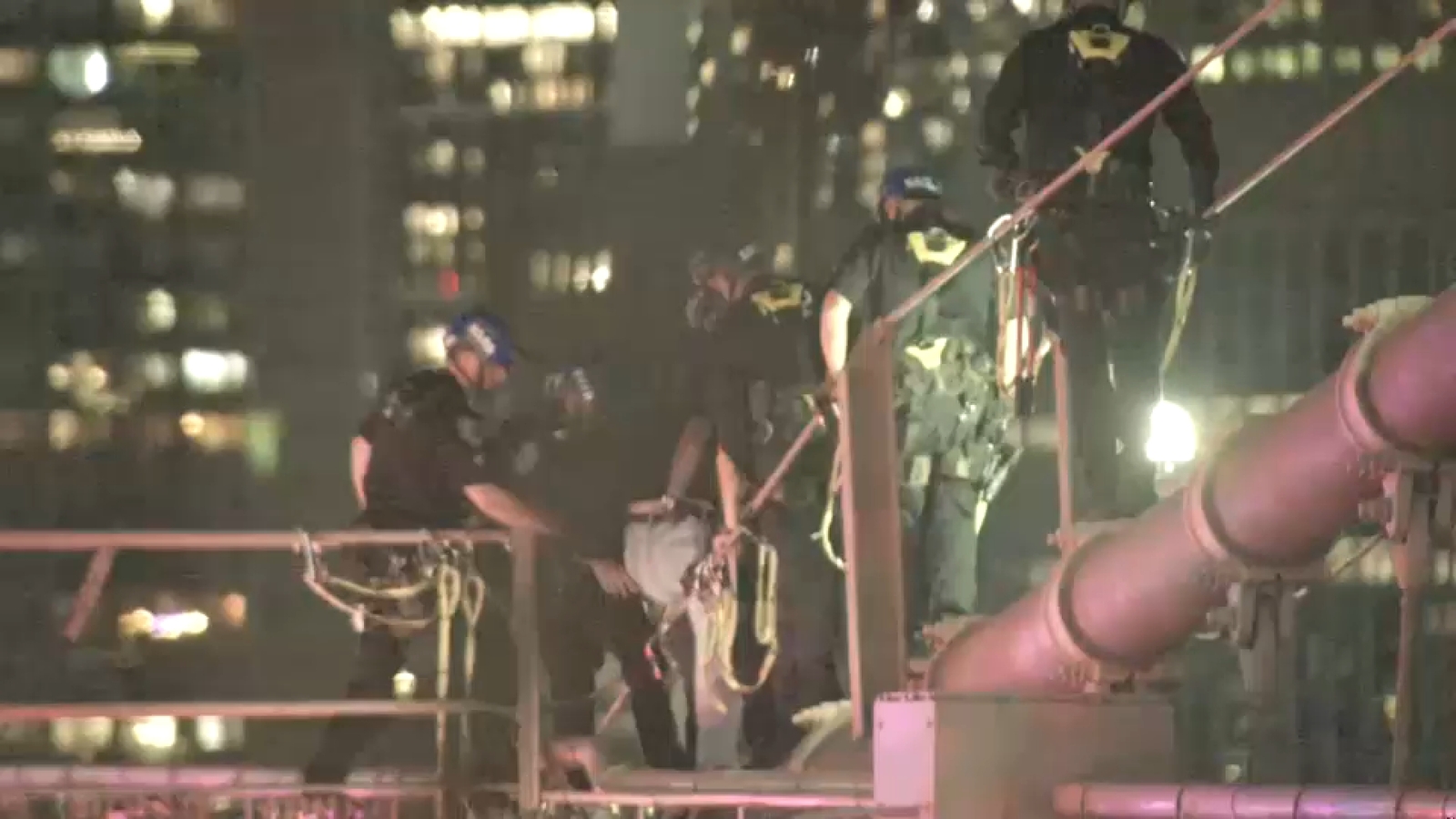 Traffic severely disrupted after police rescue person from the Brooklyn Bridge