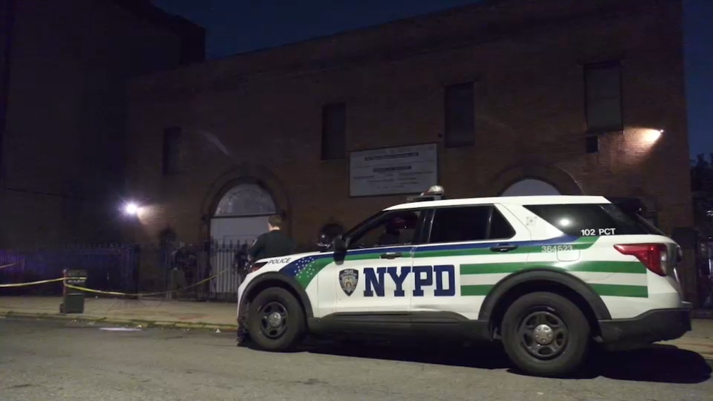 Man arrested after allegedly throwing Molotov cocktails at 2 Queens religious buildings