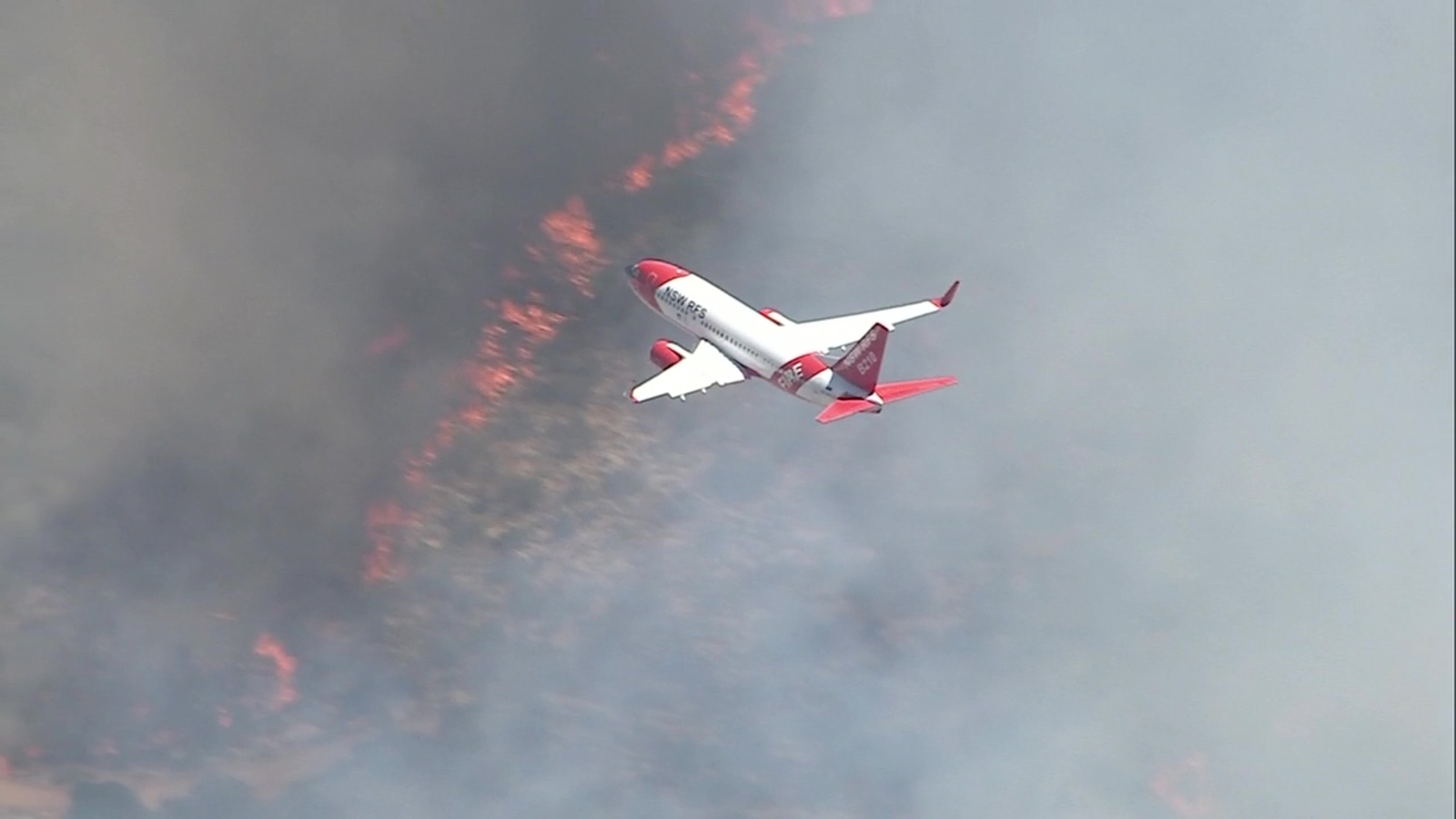 Summit Fire in Antelope Valley burns at least 2,677 acres, evacuation orders in place Summit Fire in Antelope Valley burns at least 2,677 acres, evacuation orders in place