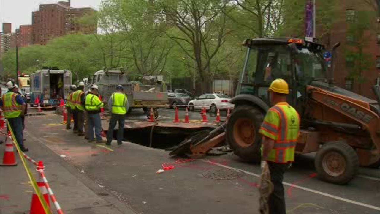 Water main break leaves hole on LES