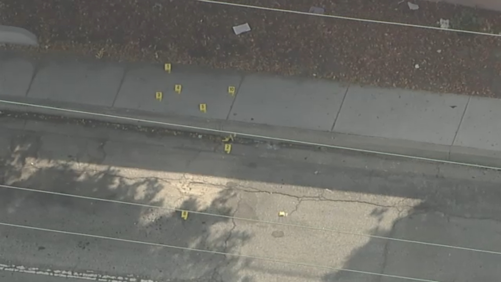 Off-duty officer fires shots at robbery suspects in Long Beach, police say Off-duty officer fires shots at robbery suspects in Long Beach, police say