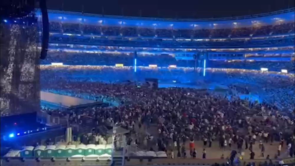 Security breach delays Jay-Z final concert night at Yankee Stadium
