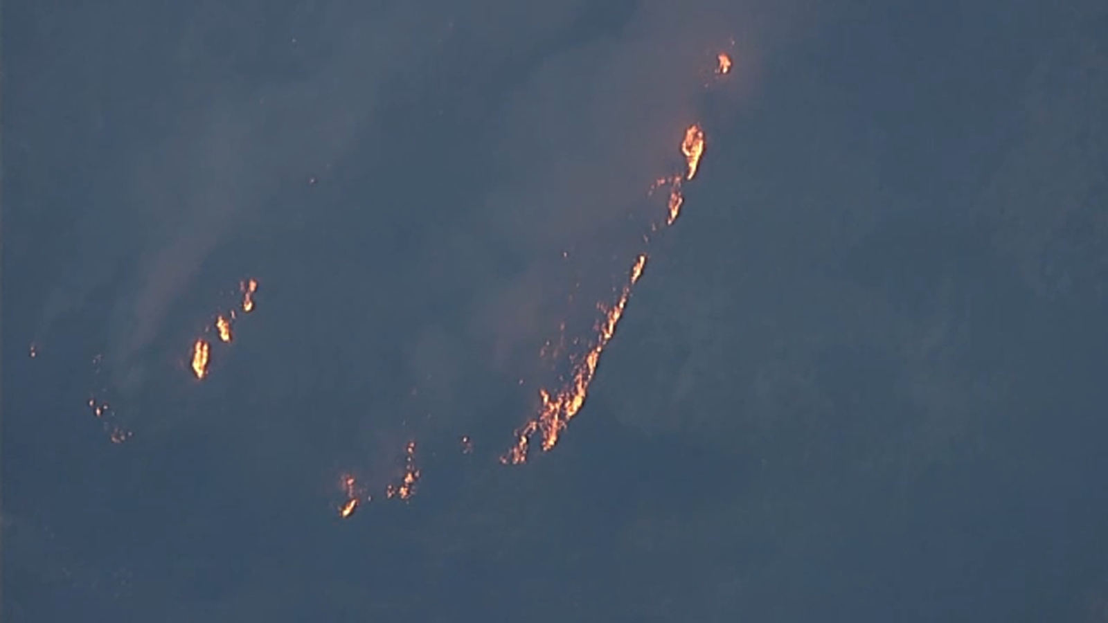 Brush fire in Azusa grows to 25 acres, prompts closure of Highway 39