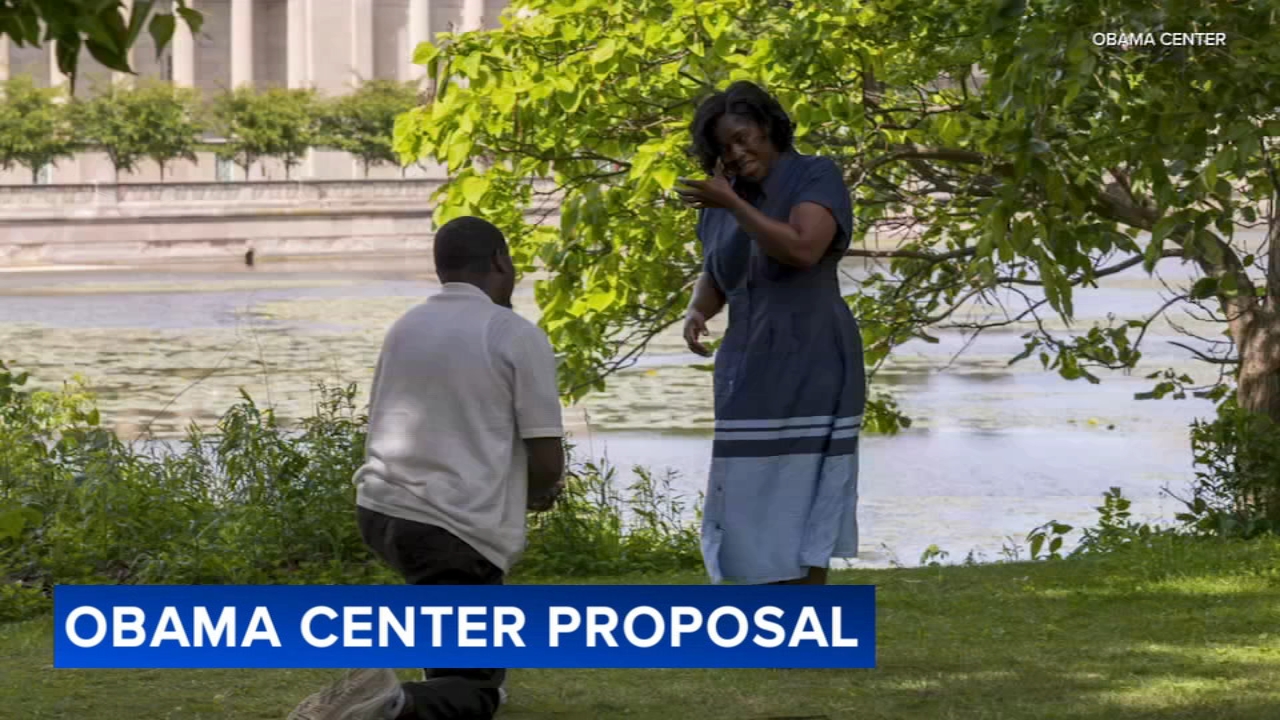 Couple gets engaged at the Chicago Obama Center