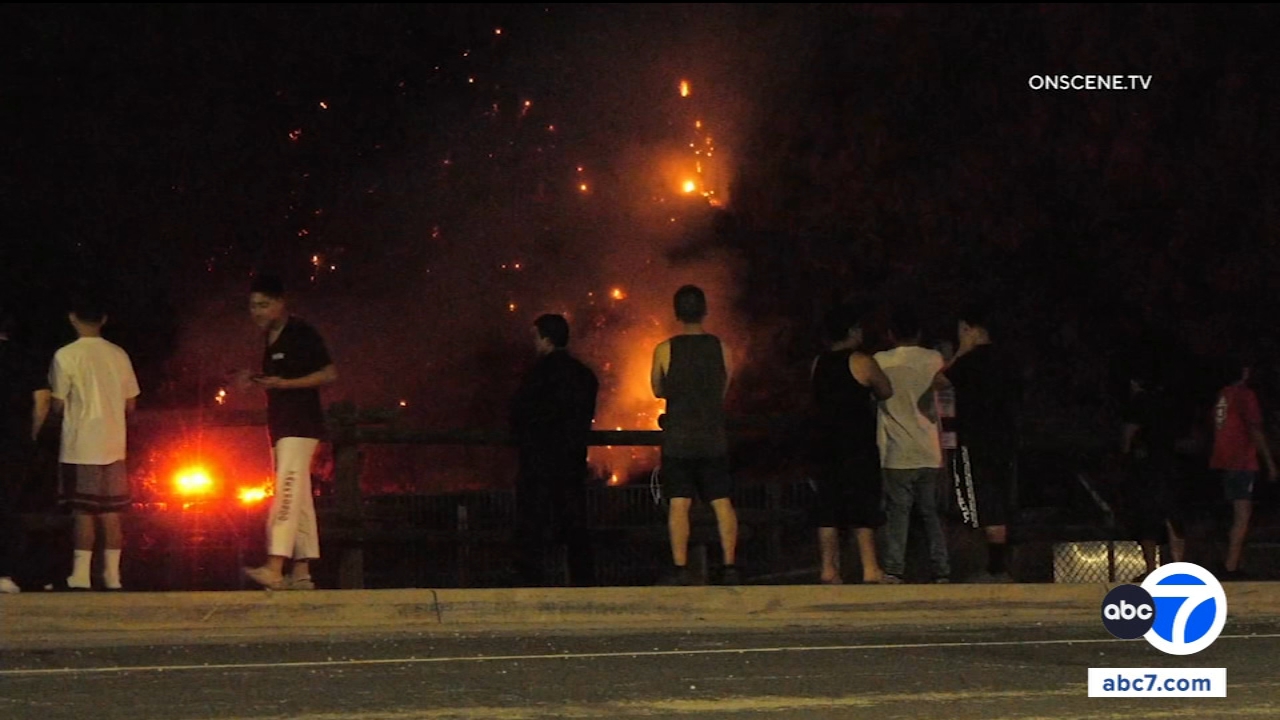 Brush fire in Azusa prompts closure of Highway 39