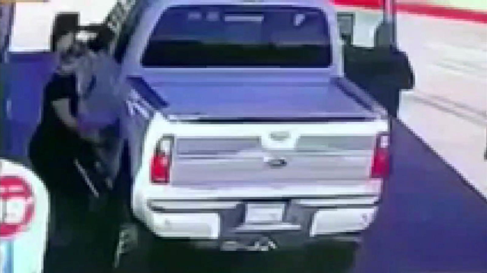 Video shows thief steal woman's purse in broad daylight at Temecula gas ...