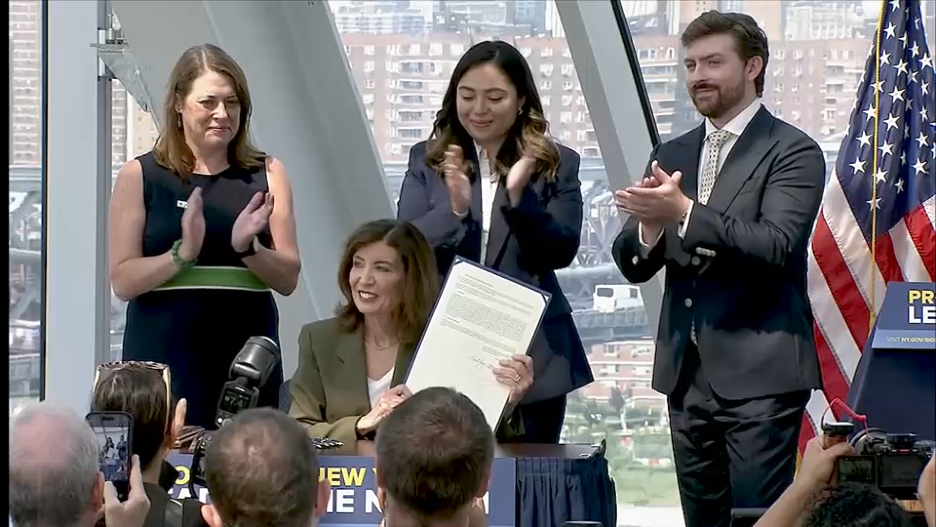 Hochul signs executive order pausing new AI data centers in New York