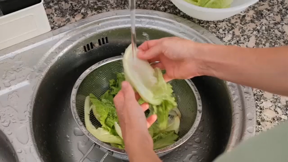 What produce is linked to cyclosporiasis?