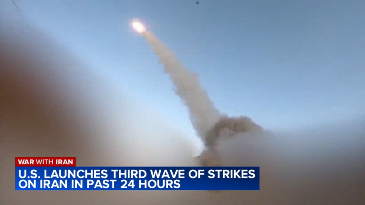 US reimposes blockade and steps up strikes on Iran