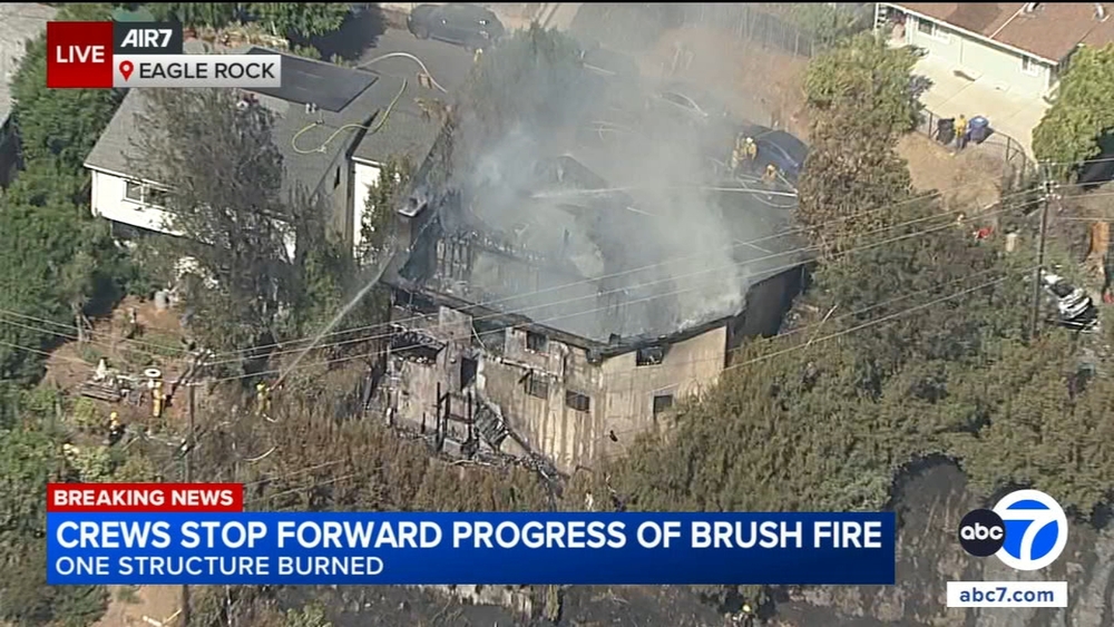LA firefighters battle brush fire in Eagle Rock, 1 home damaged