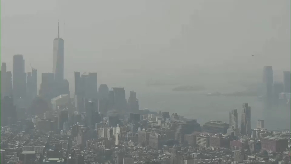 New Yorkers urged to wear masks amid dangerous air quality