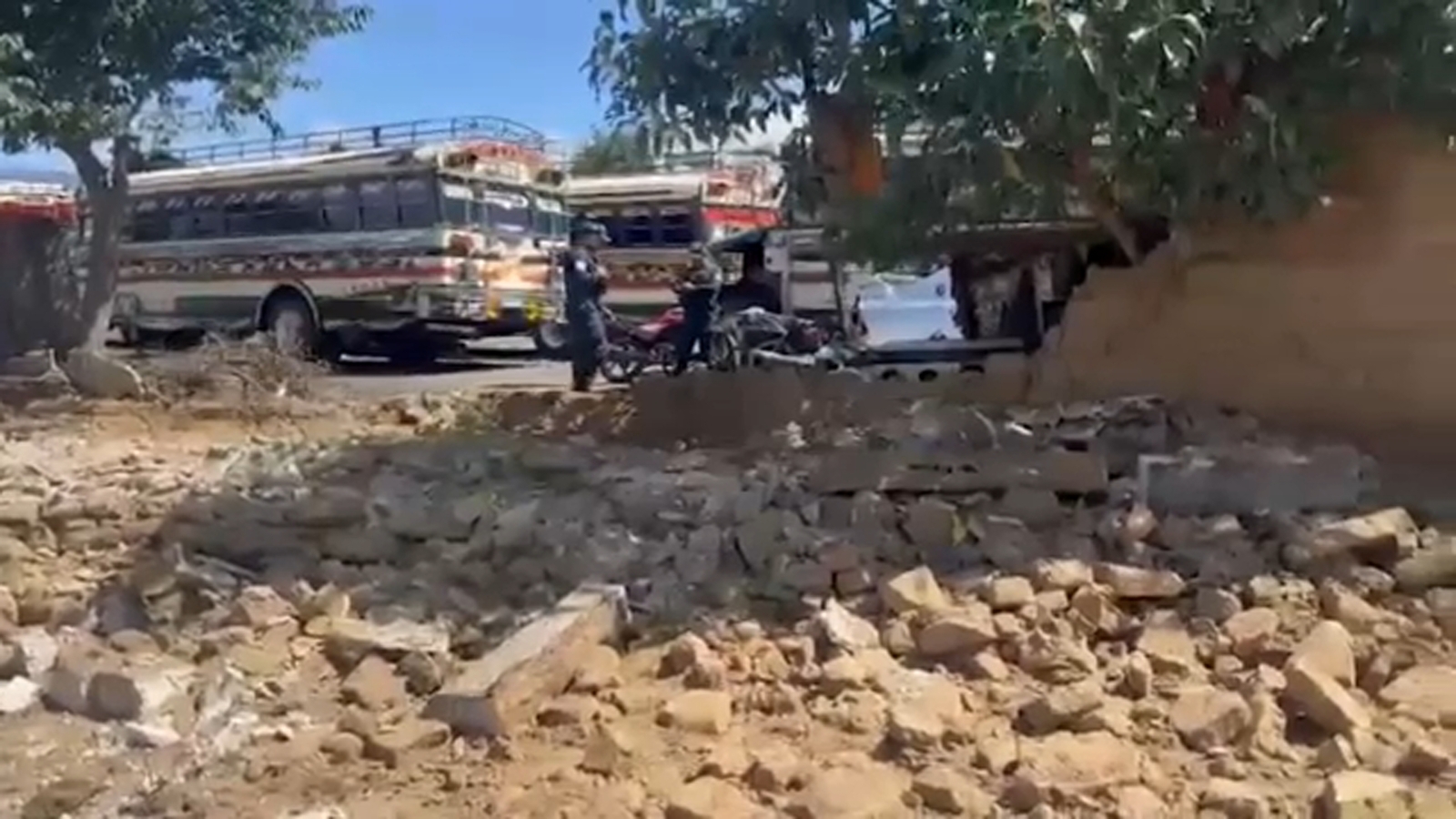 زلزال بقوة 7.3 درجة يضرب الحدود بين المكسيك وغواتيمالا دون الإبلاغ عن أضرار جسيمة؛ أصيب 2 على الأقل