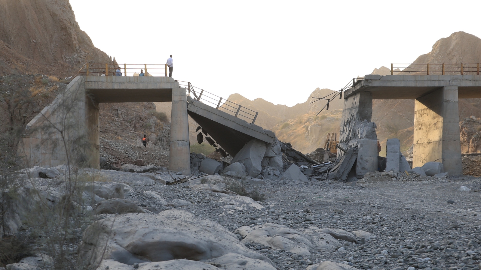 Iran war updates: US military announces another troop death as Israel warns Tehran’s attacks on Jordan are coming close Iran war updates: US military announces another troop death as Israel warns Tehran’s attacks on Jordan are coming close