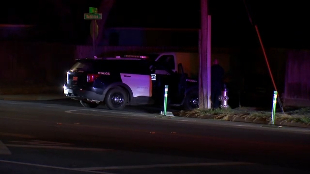 Man hospitalized after stabbing in central Fresno, police say