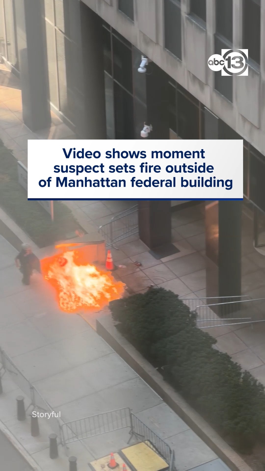 Suspect sets fire outside of Manhattan federal building