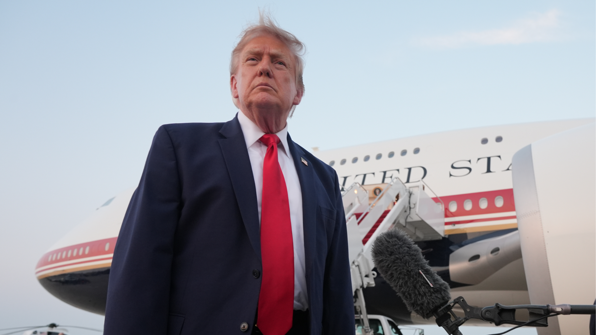 Trump impone aranceles adicionales del 50% a ciertos productos canadienses