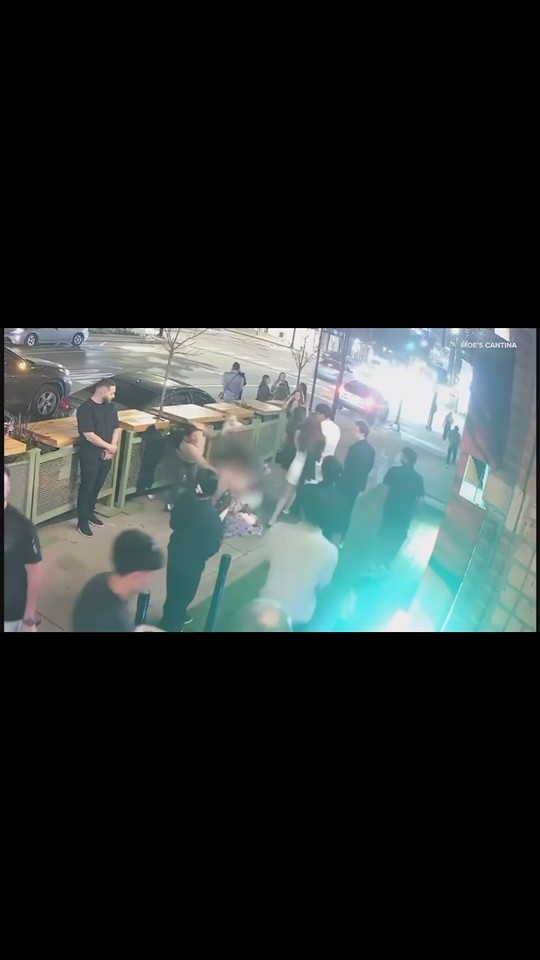 Woman attacks young girl selling flowers outside Chicago bars