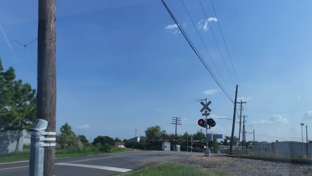 Malfunctioning railroad crossing signals in E. Houston raise concerns