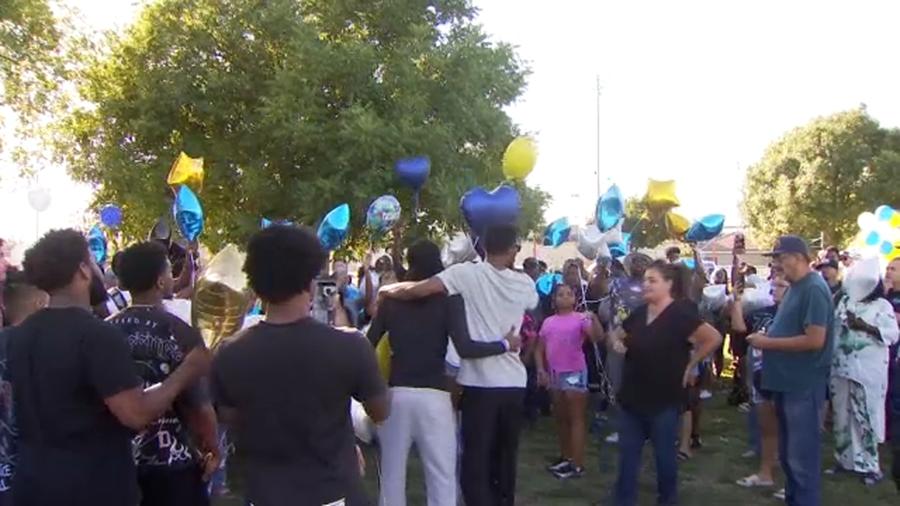 Hundreds gather to remember Sunnyside High sophomore who died in tragic e-scooter crash 