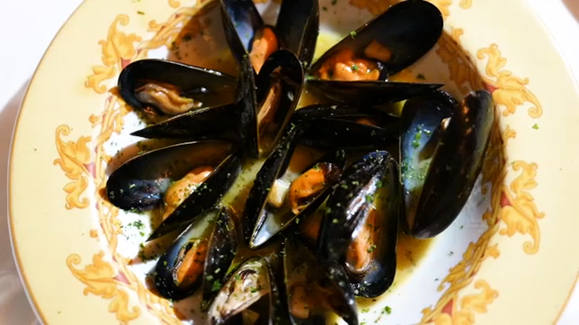 The Dish: 5-minute mussels from La Famiglia in Philadelphia's Old City neighborhood.
