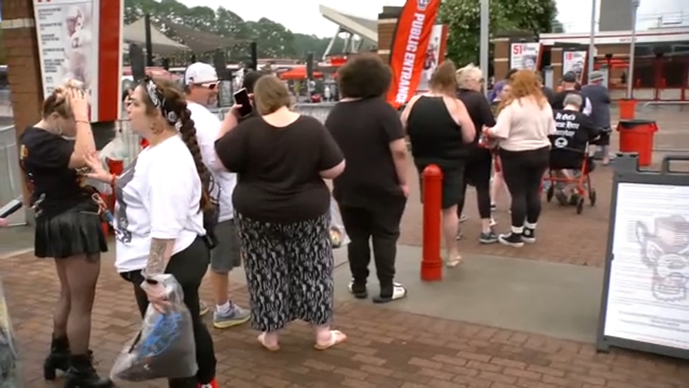 Despite weather threat, Guns N' Roses fans show up