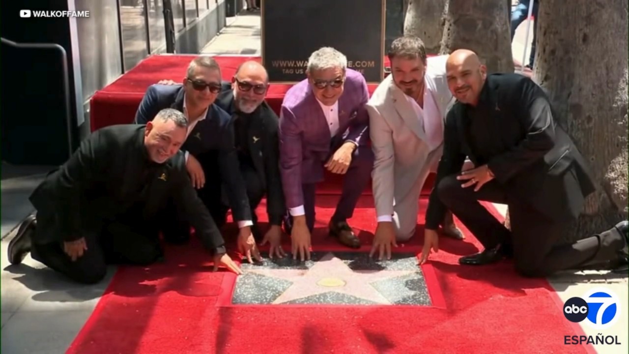 Intocable celebra estrella en Hollywood con un nuevo récord de la RIAA