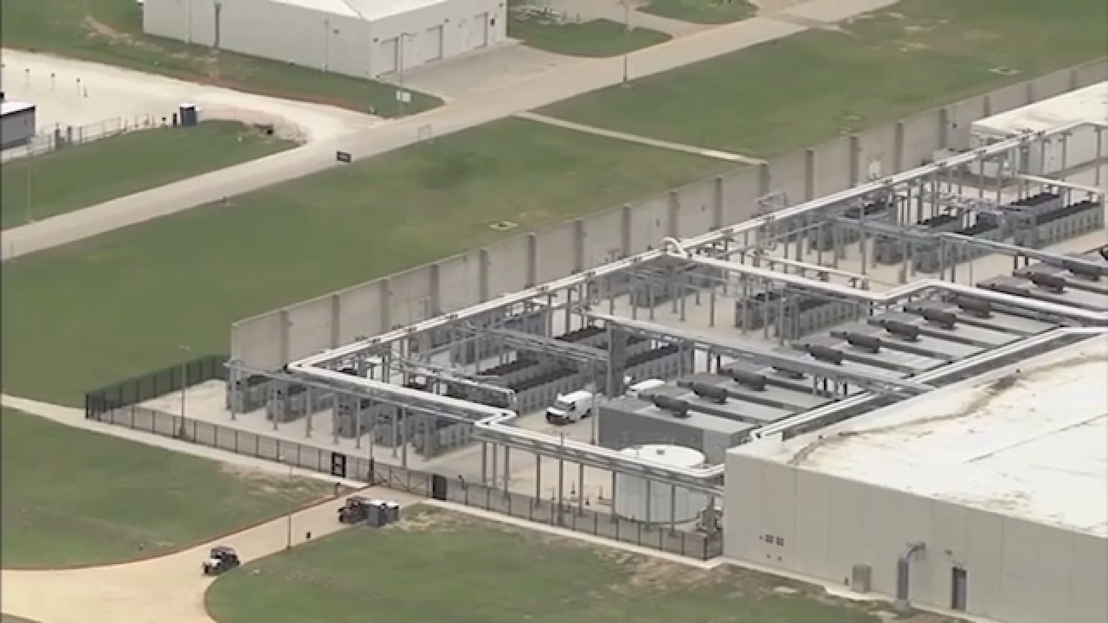Polling shows Texans opposition towards data centers, as politicians reverse course