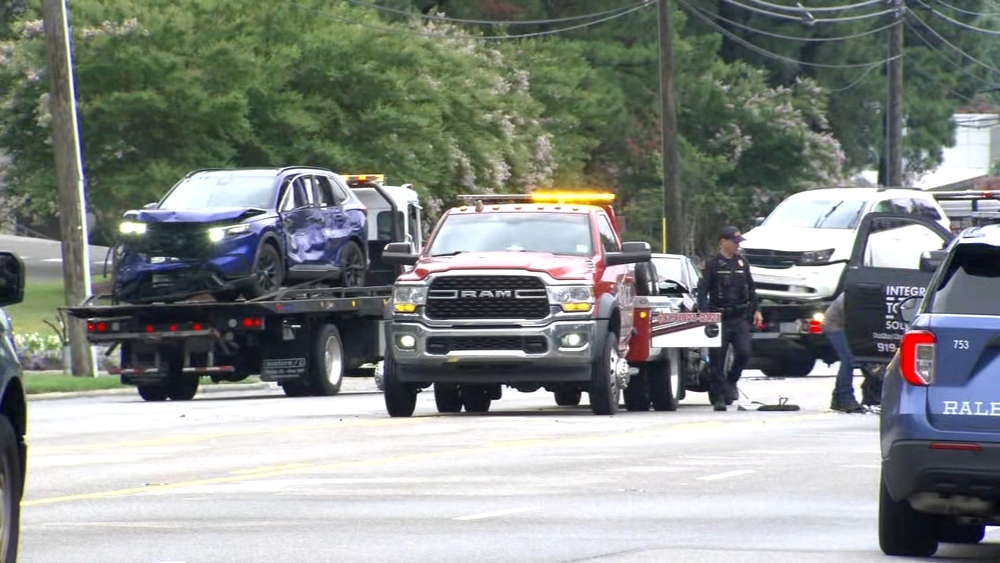 1 killed in 6-car crash on Wake Forest Road in Raleigh