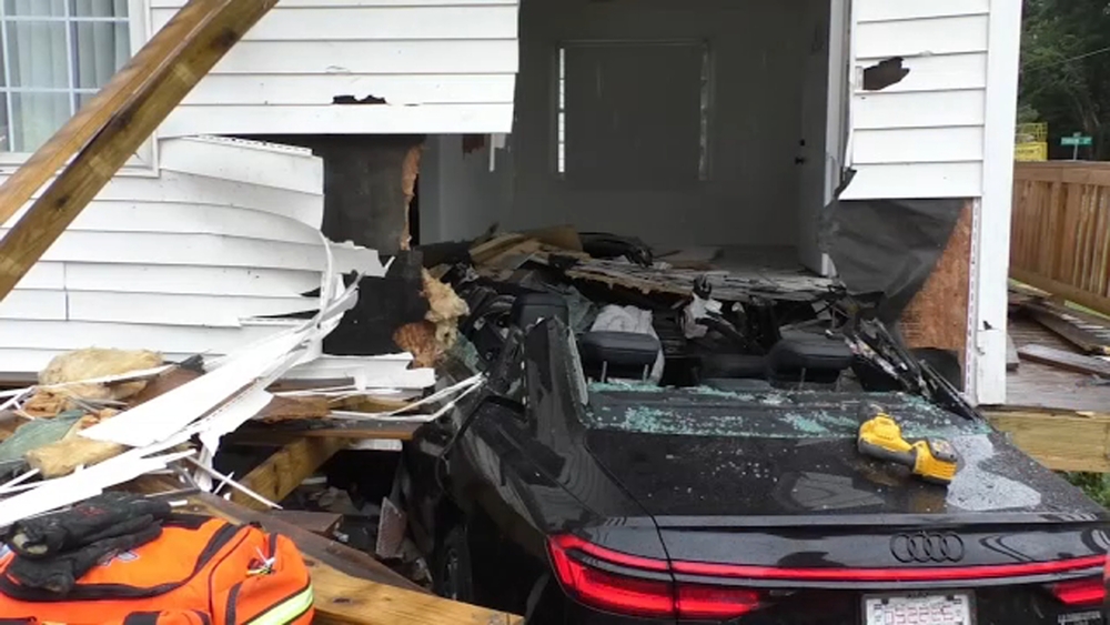 2 injured after driver crashes car into house in Cumberland County