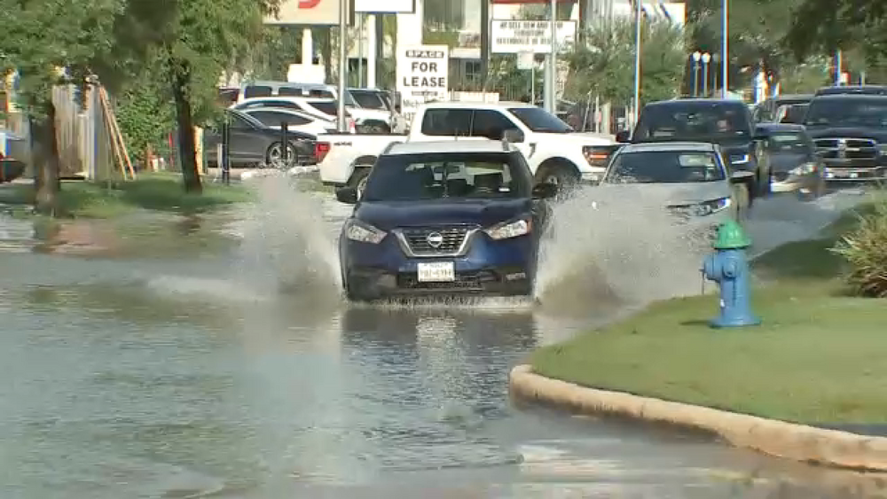 4 blocks of Richmond Ave flood after reports of water main break