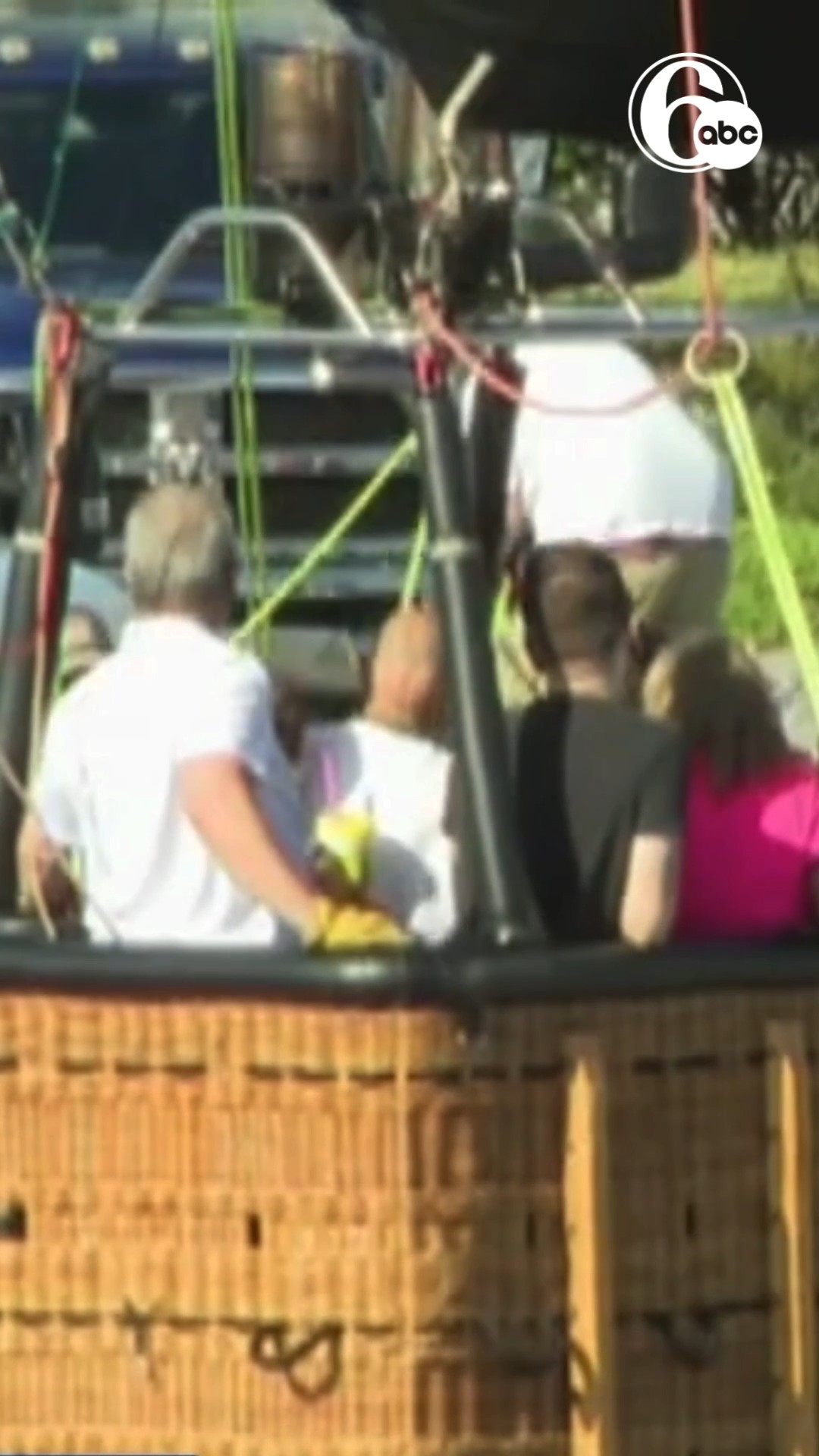 3 injured after strong winds lift hot air balloon in Richland Twp, Pa.