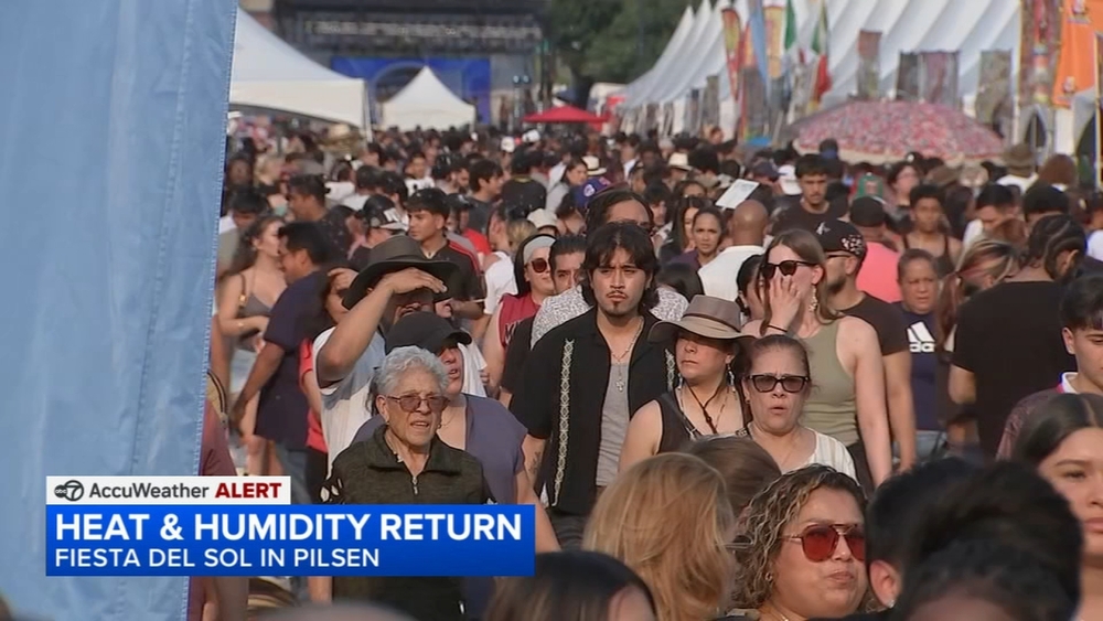 Large crowds brave summer heat in busy weekend across Chicago
