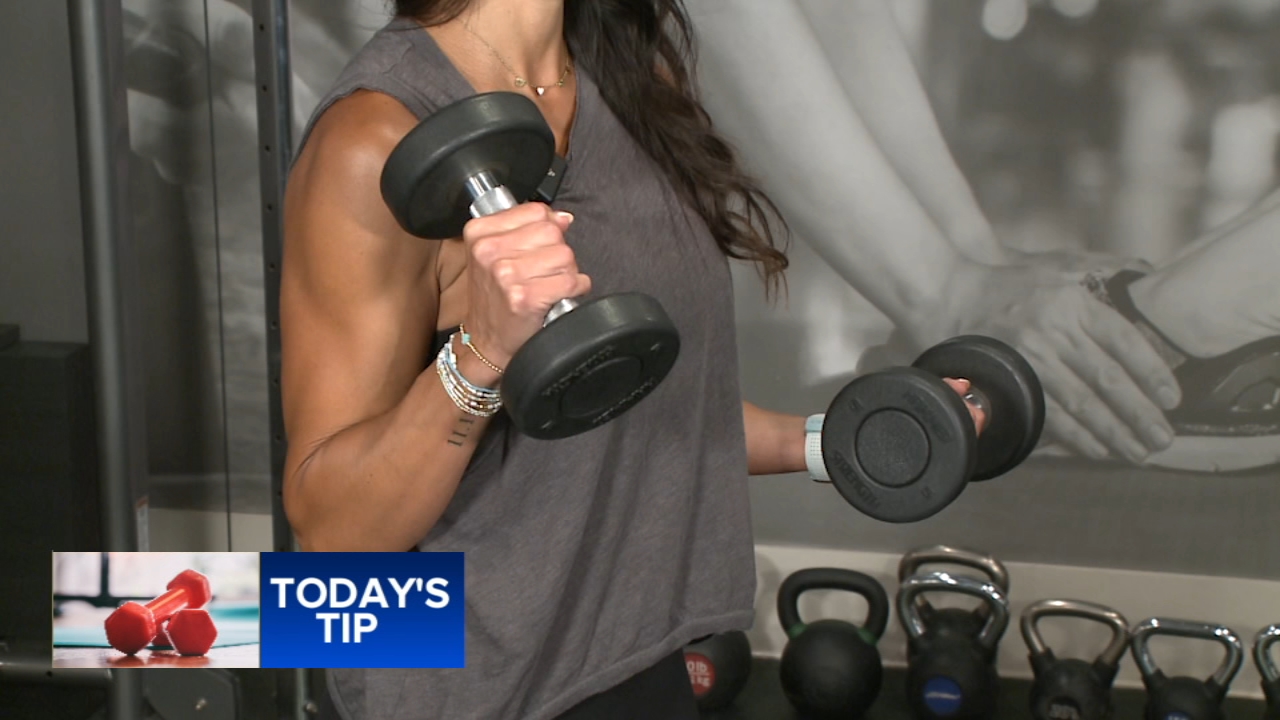 Fitness Tip: Rotating biceps hammer curls