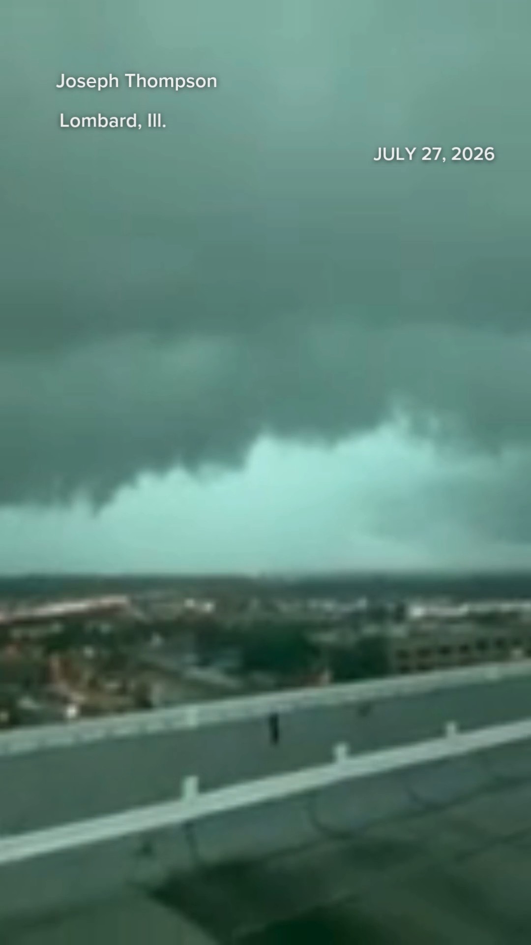 Ominous clouds roll into Lombard amid tornado warnings in Chicago area