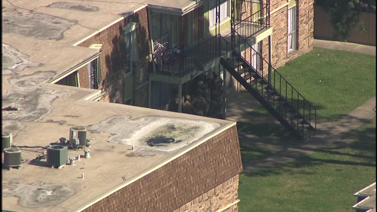 HPD: SWAT assisting with robbery suspect barricaded inside residence ...