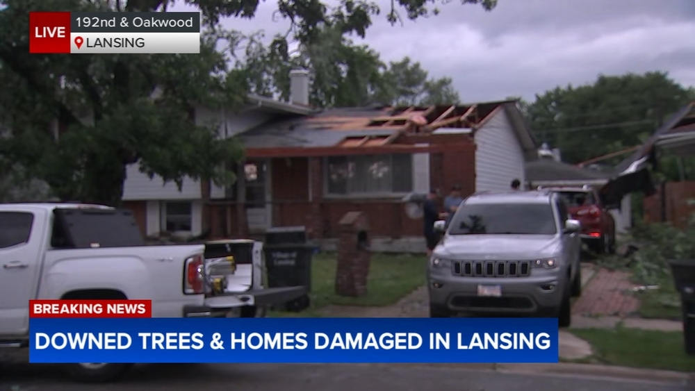 1 injured by roof collapsing in south suburb