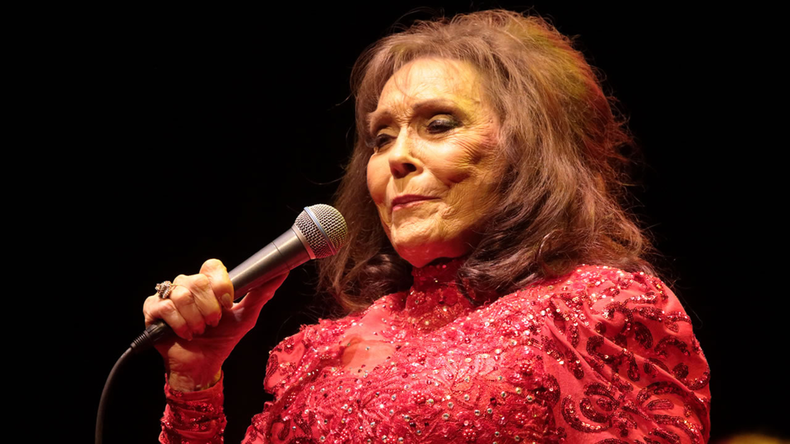 Country music legend Loretta Lynn hospitalized after having a stroke