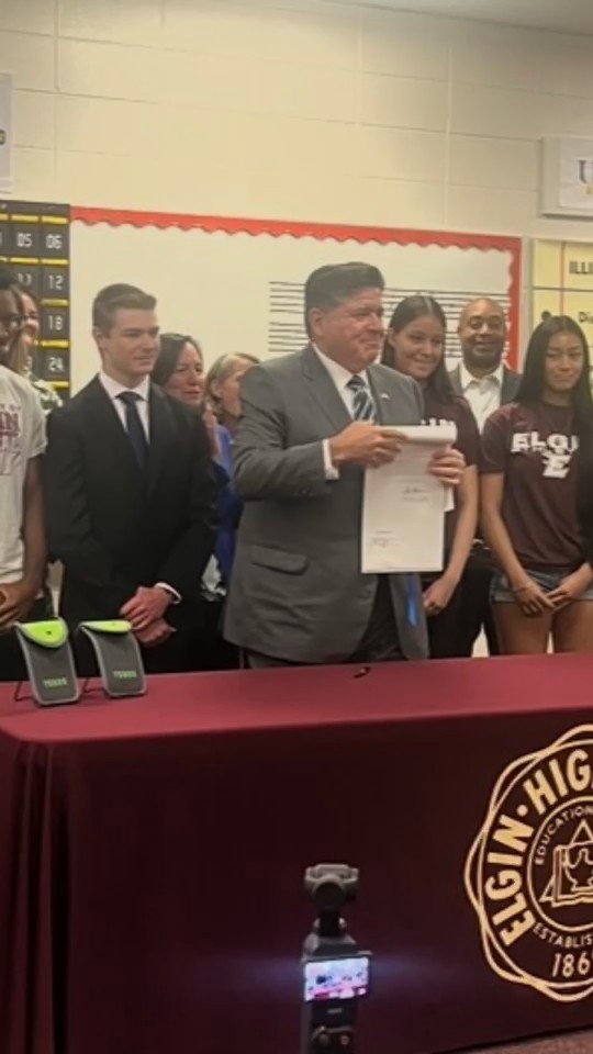 Pritzker signs 'bell-to-bell' school cellphone ban into law