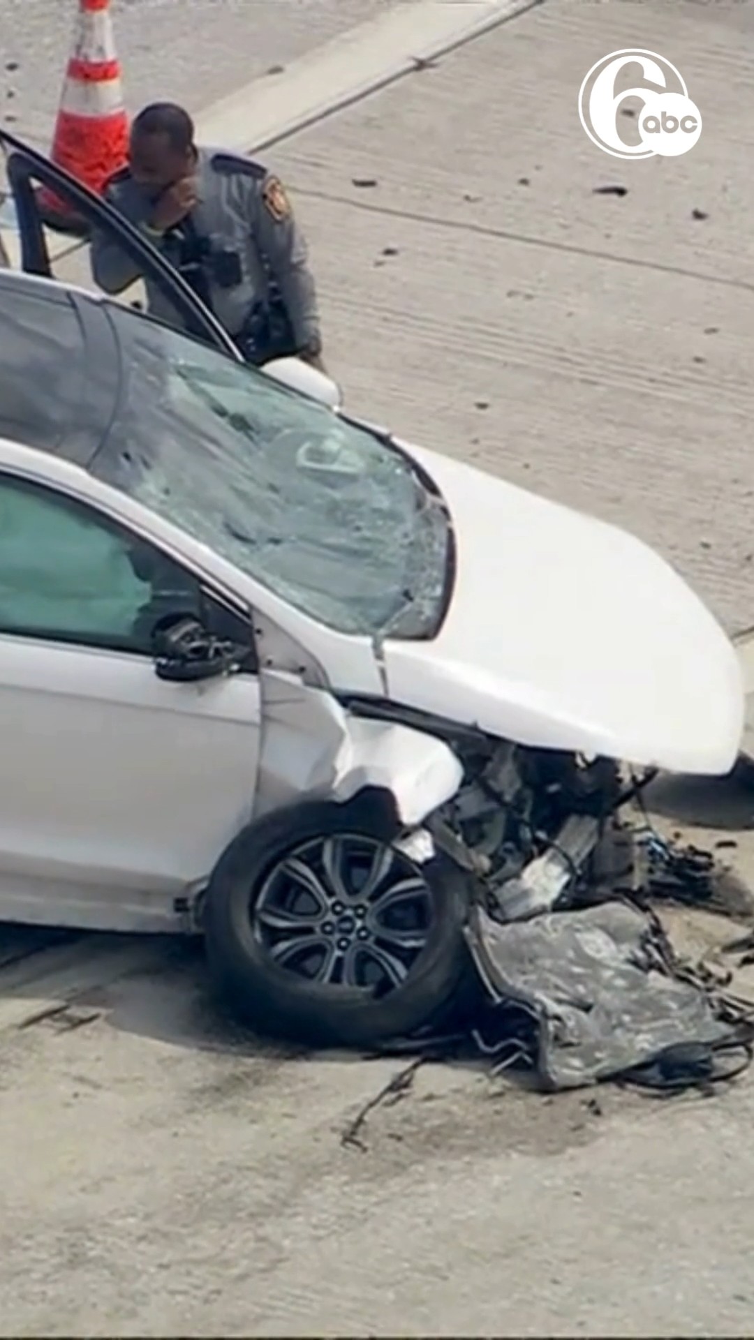 Construction workers apparently injured in crash on I-95 in Tacony
