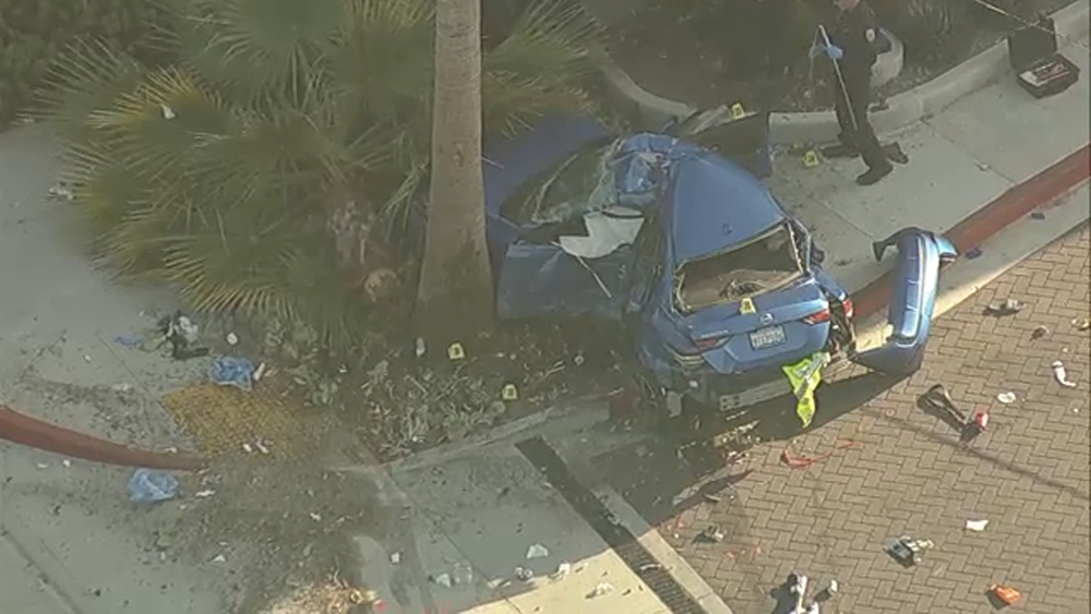 Chase ends in violent crash outside Pomona apartment complex
