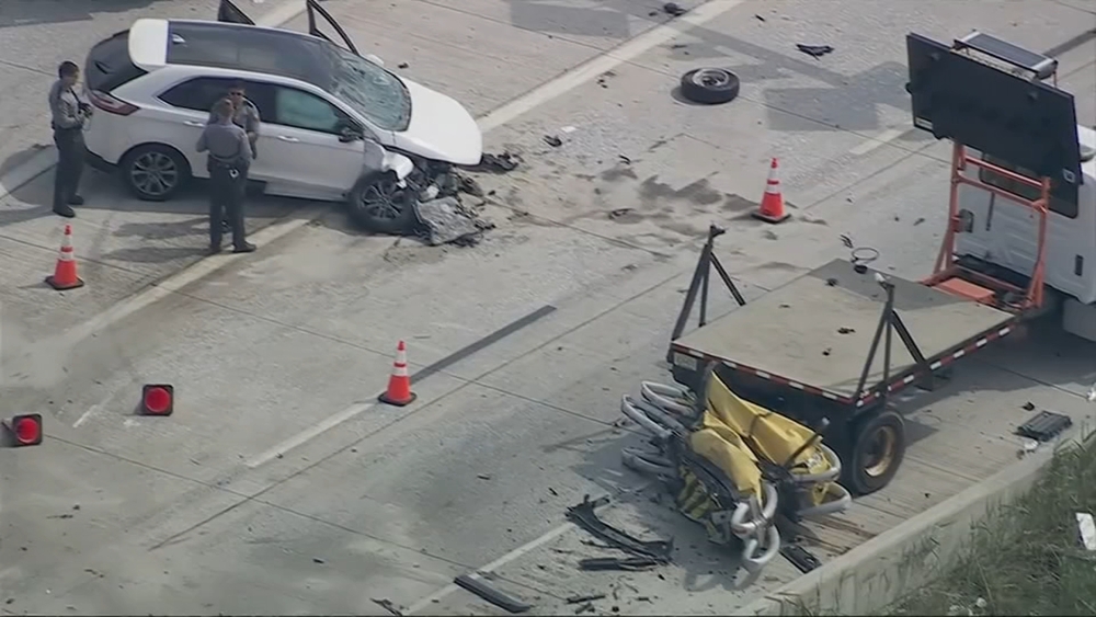 2 construction workers and driver injured in crash on I-95 in Tacony